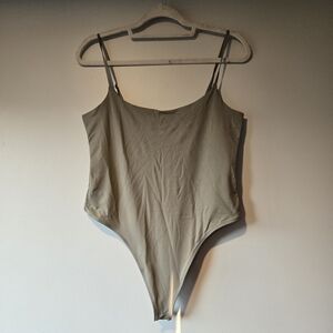 🌻4 For $10 🌻 Ardene Olive Green Top